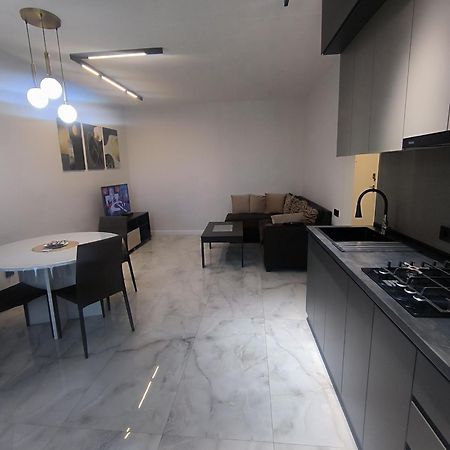 Apartment On Sayat Nova 33 เยเรวาน ภายนอก รูปภาพ
